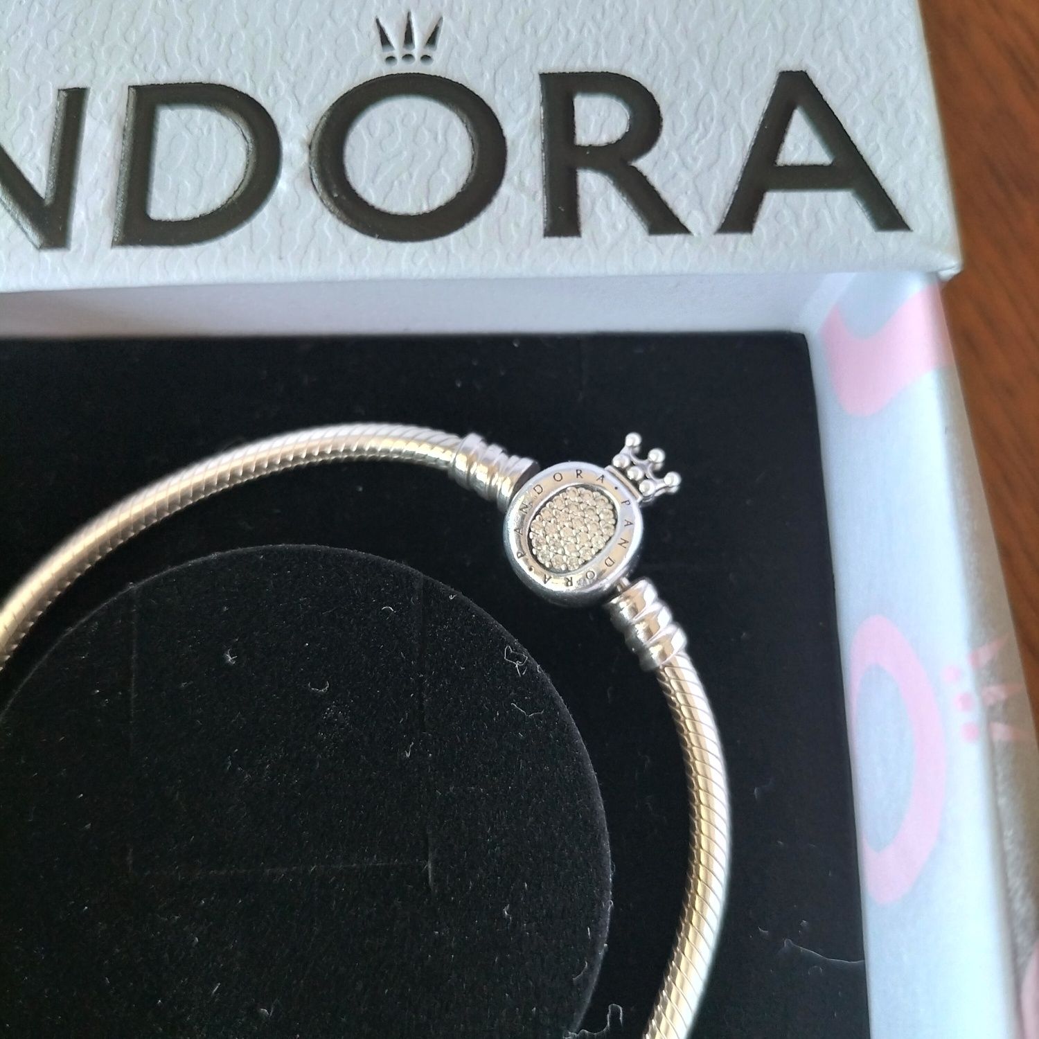 Bransoletka Pandora 18 korona pave monogram