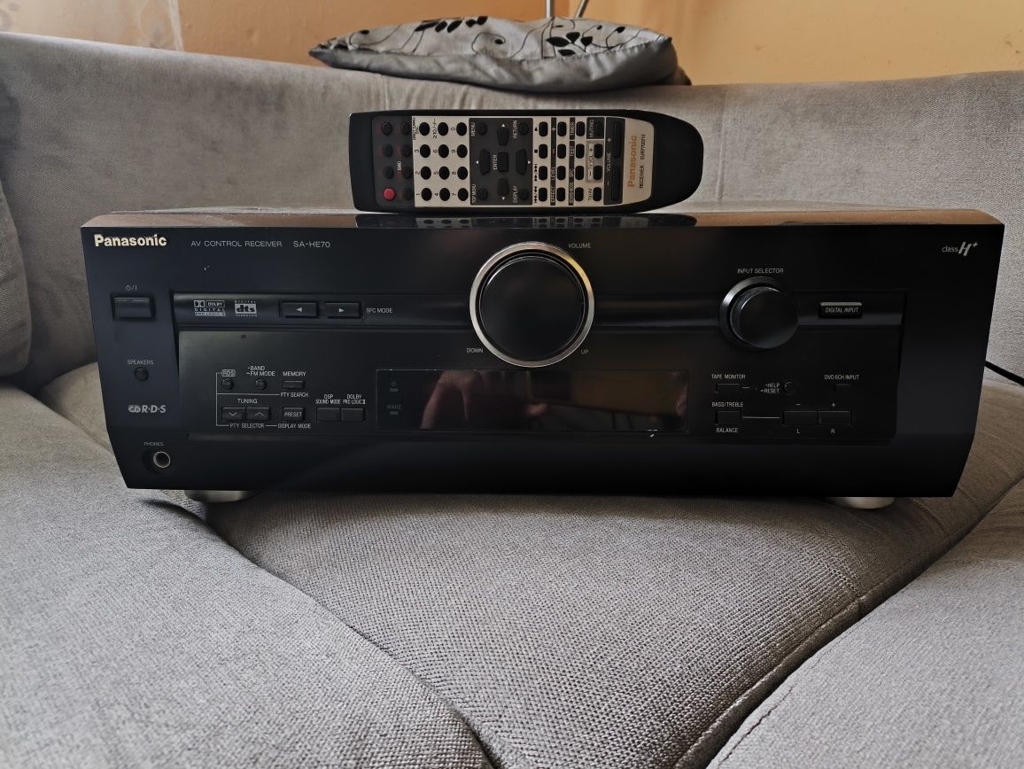 Amplituner Panasonic SA - HE70 + pilo