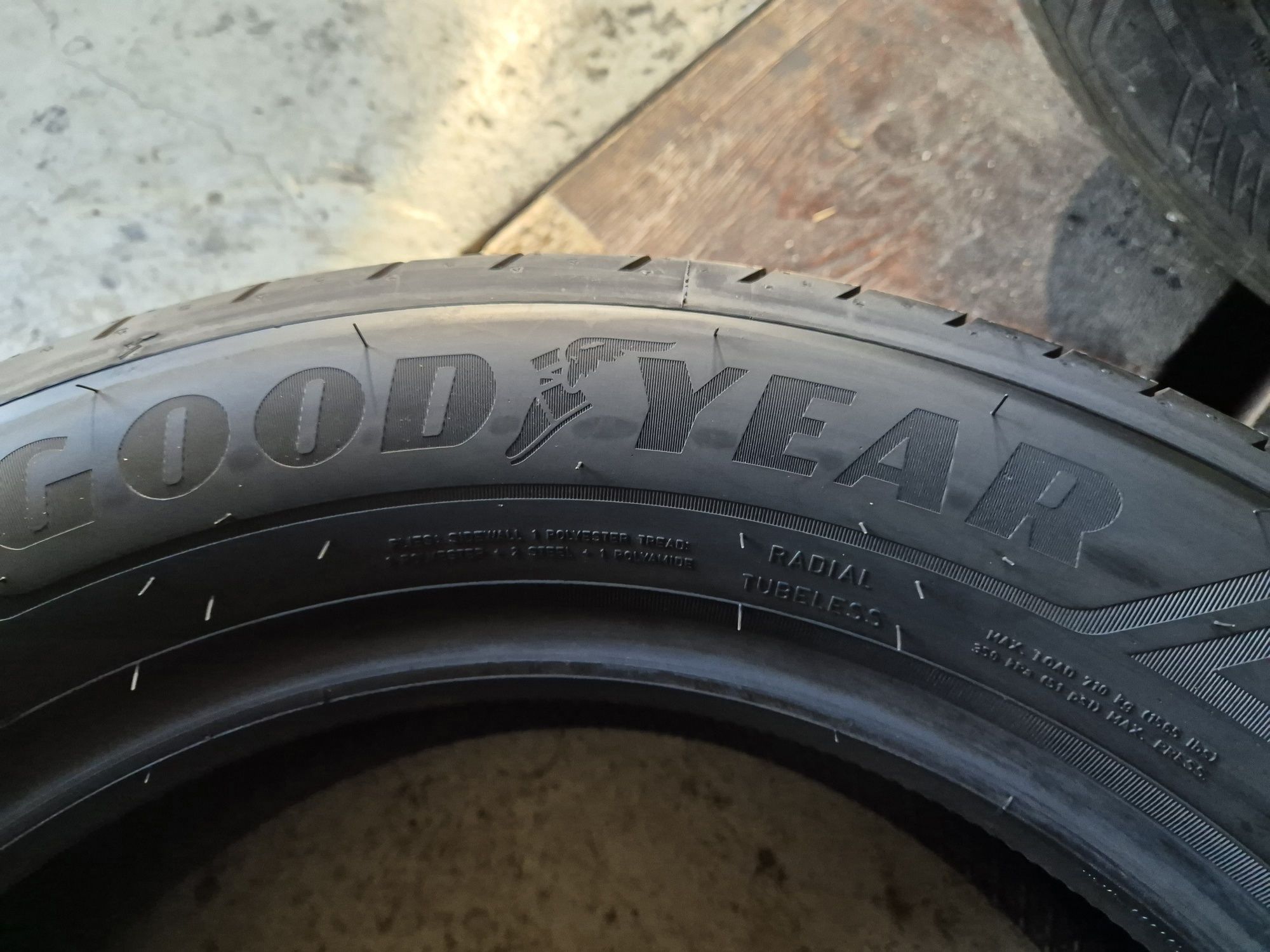 215/60/17 99V Goodyear UltraGrip performance 2 Suv  2023.r  wys. Grati