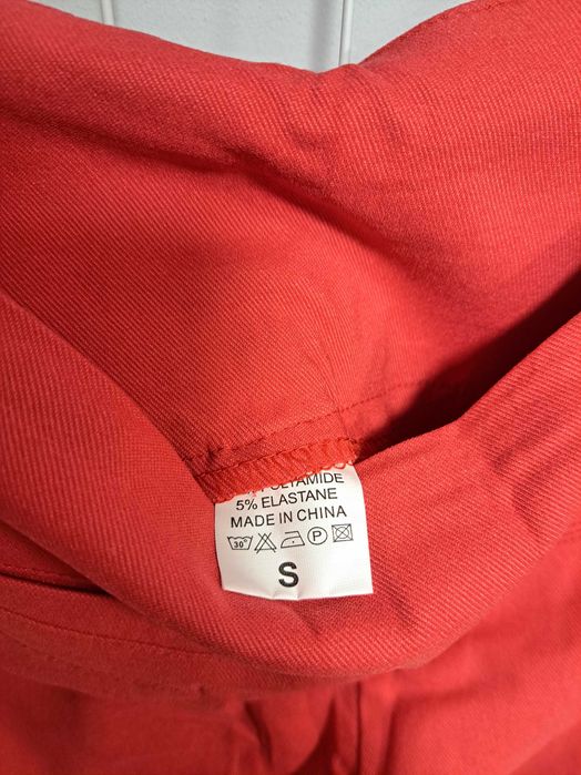 Spodnie dla dziewczynki czerwone S 122