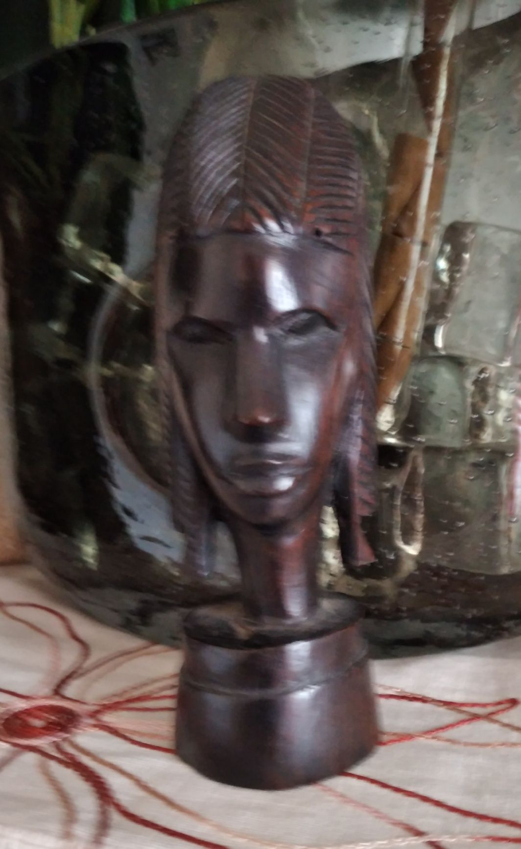 Busto de africano em madeira exótica
