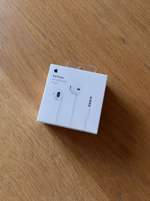 EarPods ( extra adaptador Lightning )