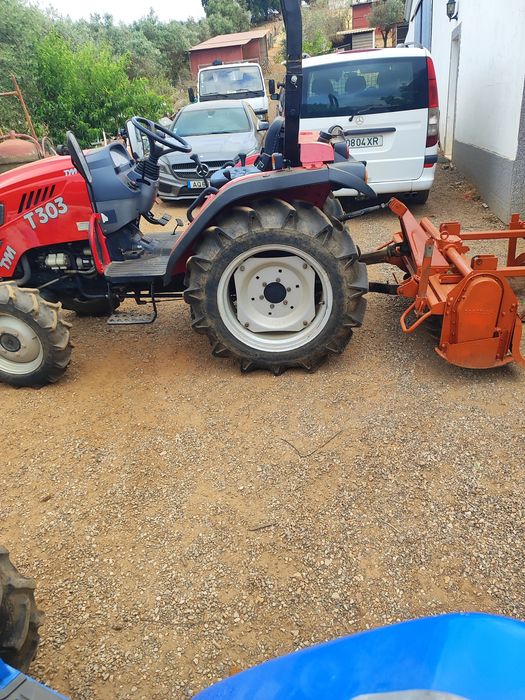 Vendo quatro tratores de várias marcas