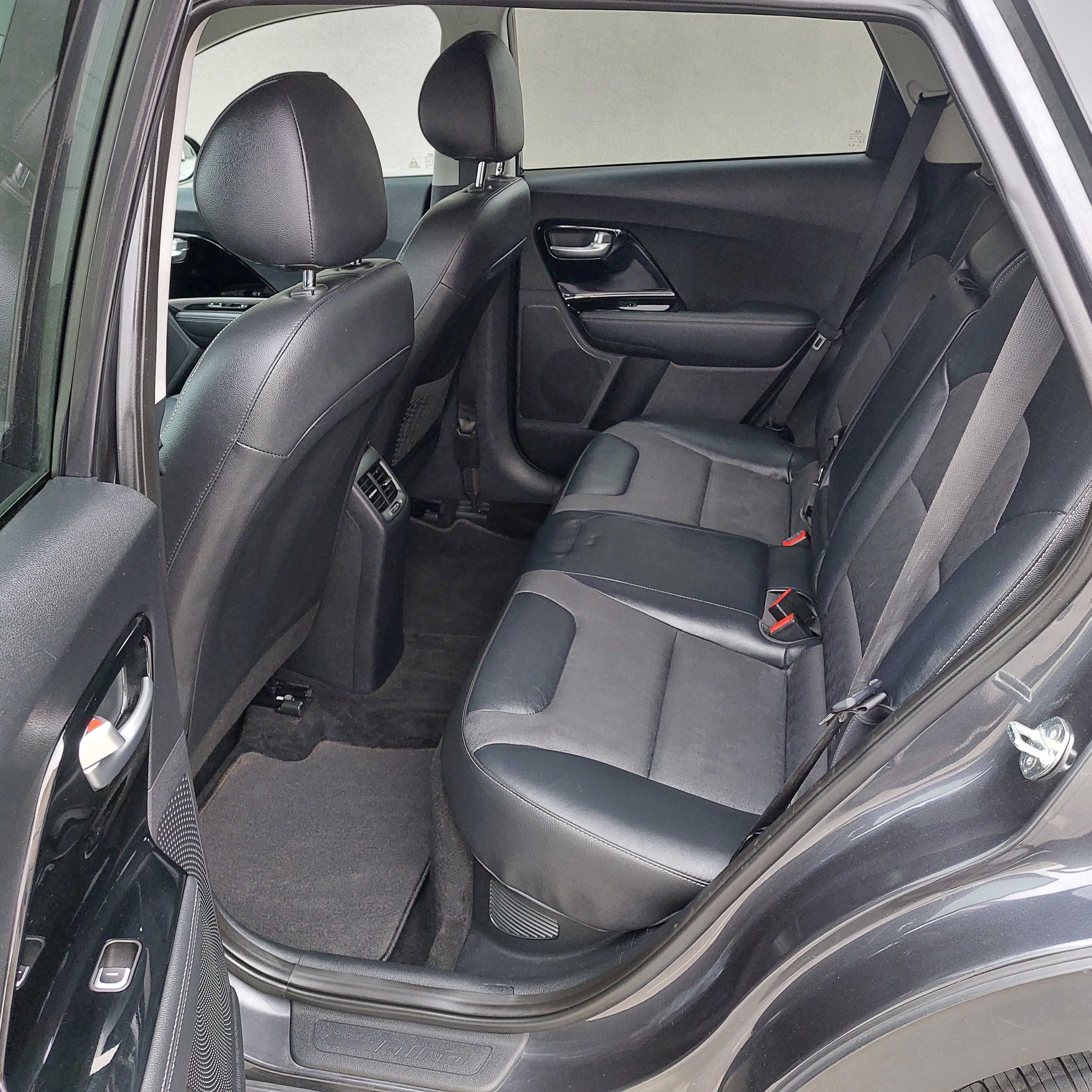 Автомобіль Kia Niro TOURING гібрийд, 2018 рік випуску, ідеальне авто