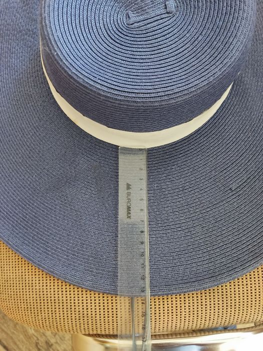 Капелюх синього кольору