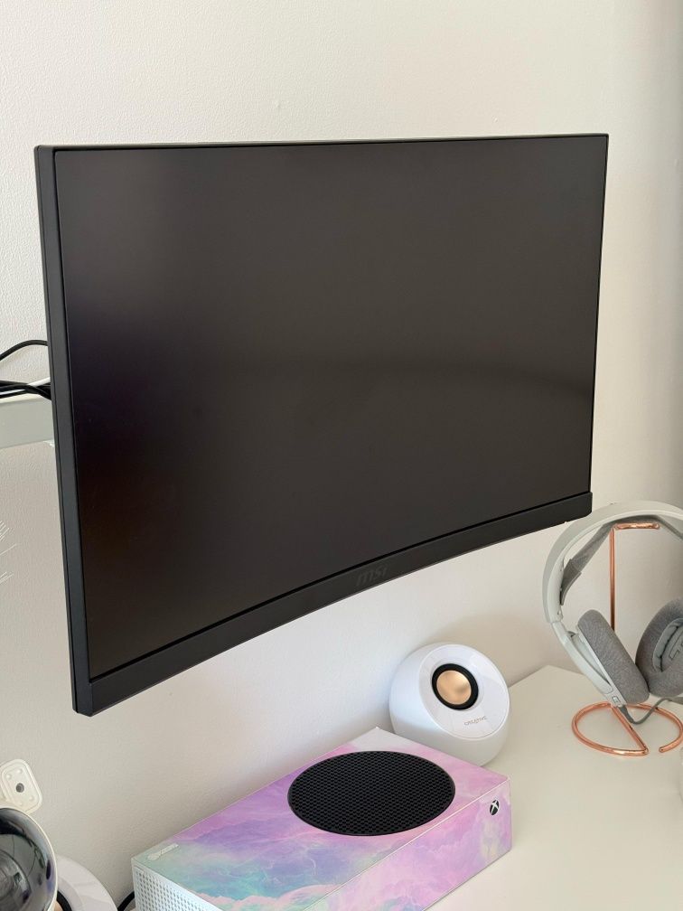 Monitor MSI g24c6 curvo