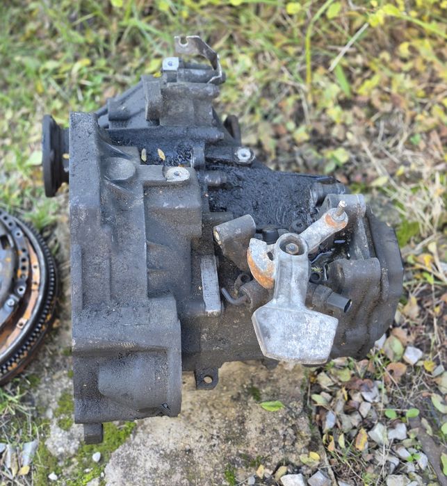 Skrzynia biegów JCR Uszkodzona