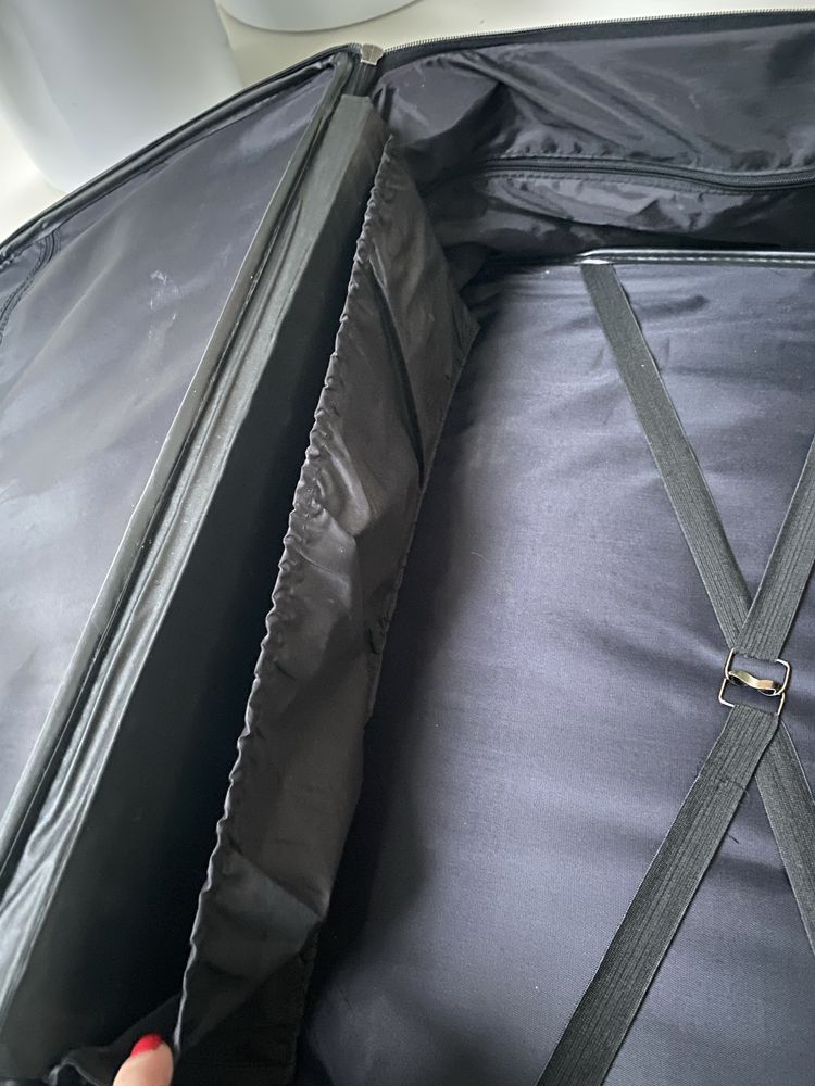 Granatowa duża walizka „Concord”