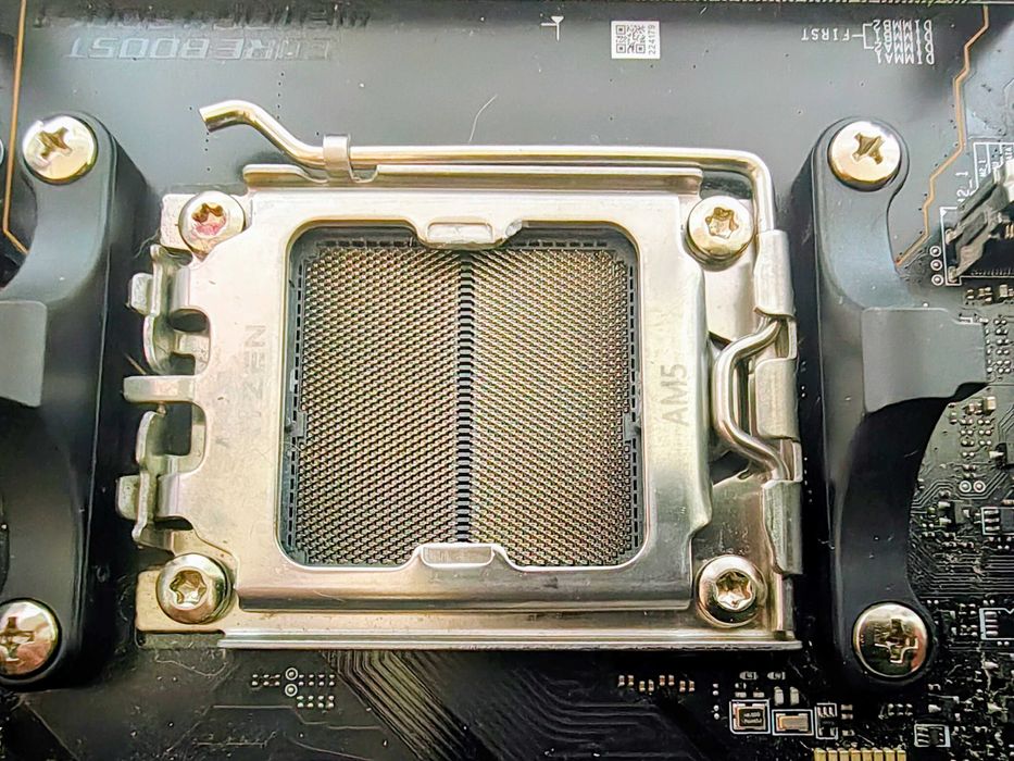 Материнська плата MSI X670E Carbon Wi-Fi  sAM5, AMD X670, 3хPCI-E 4хM2