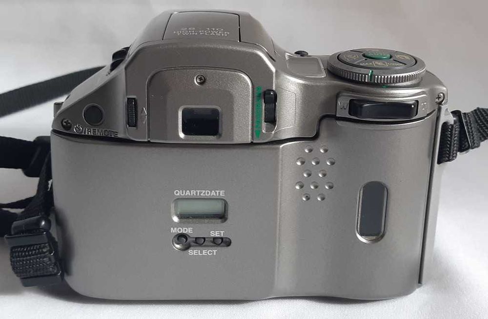 Пленочный зеркальный фотоаппарат Olympus IS-30 DLX.