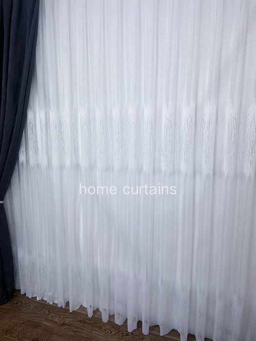 Тюль Жакард білого кольору з широким низом і смужкою