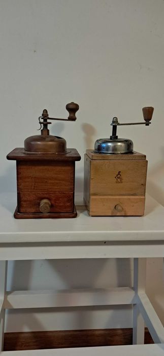 Zestaw 2 starych młynków ręcznych – vintage