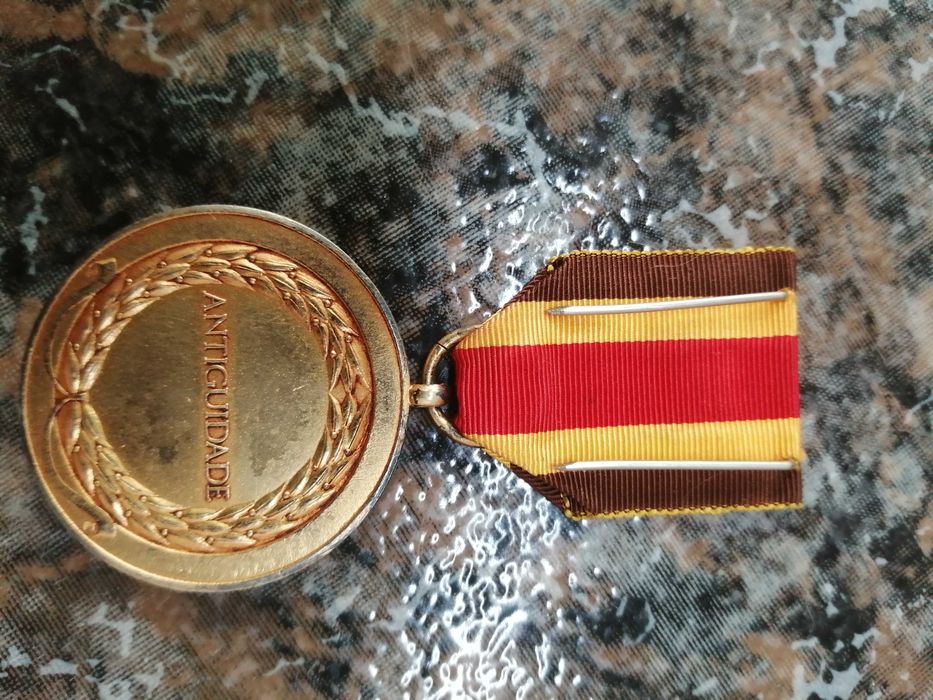 medalha antiga , 1960 , empresa claras , torres novas