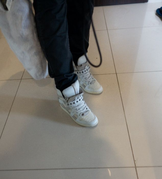 Zara białe sneakersy ukryty koturn ćwieki tenisówki trampki na koturni