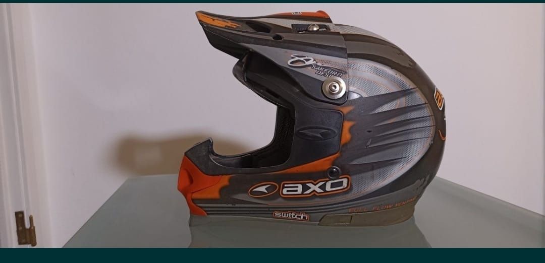 Capacete Axo Switch tamanho M 57-58