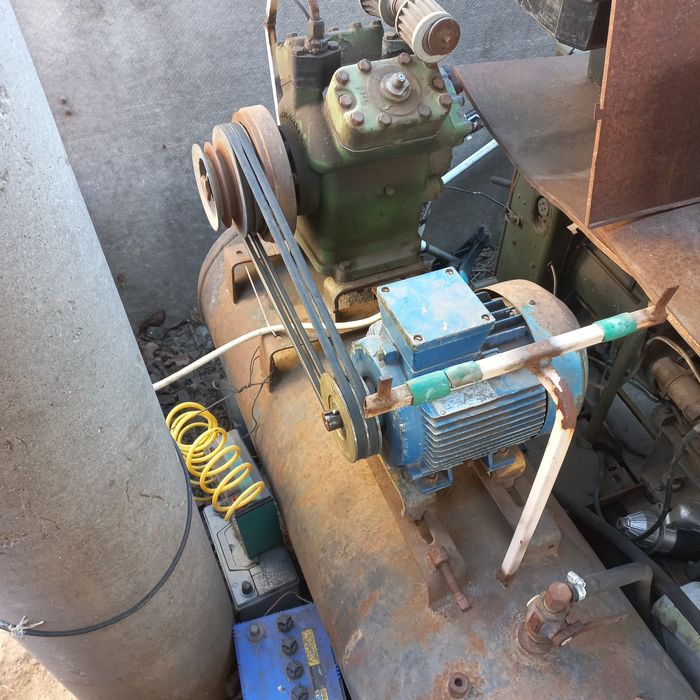 Компресор з кондиціонера автобуса  ціна договірна самовивіз