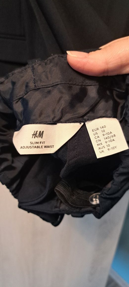 Garnitur chłopięcy  140 cm h&m i pantofle rozmiar 34 .