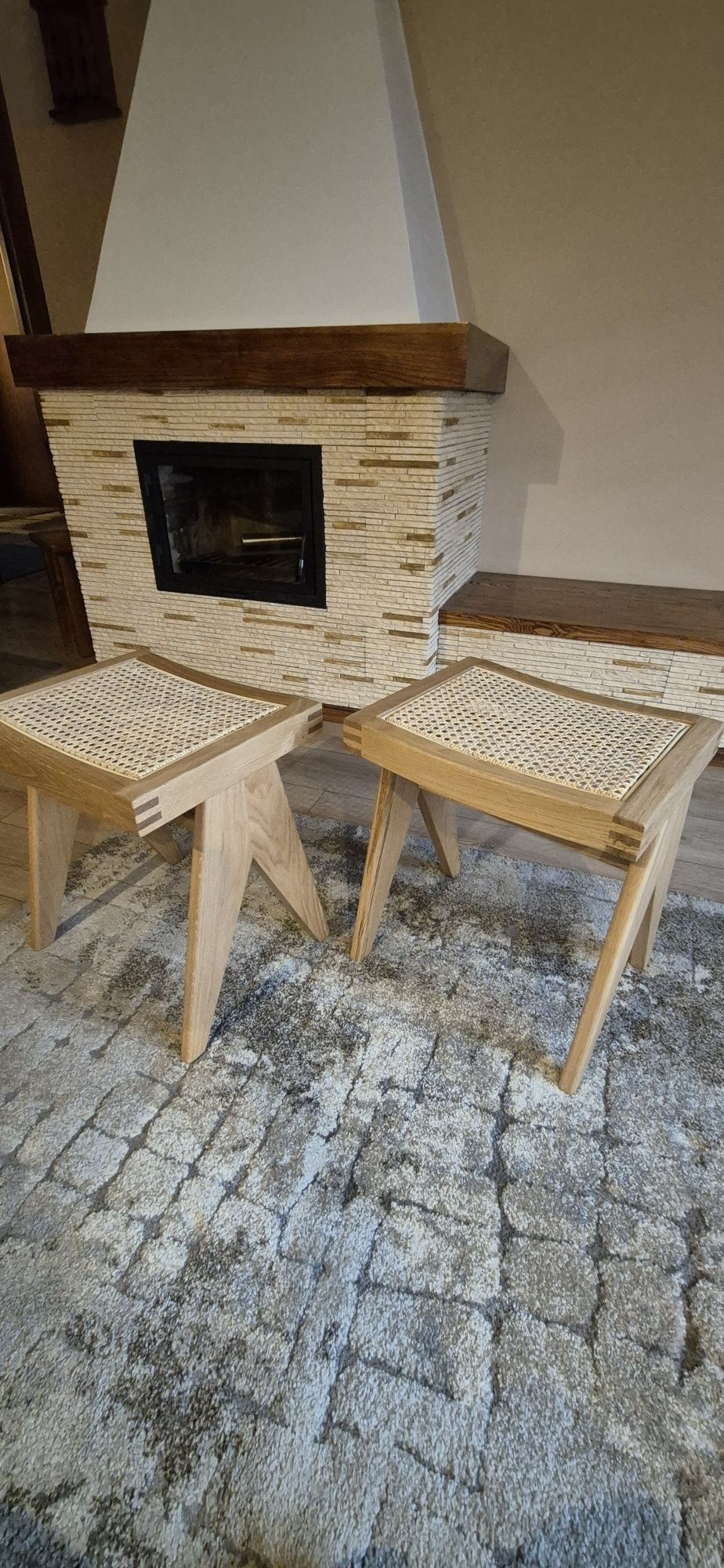 Taboret dębowy  siedzisko naturalny ratan