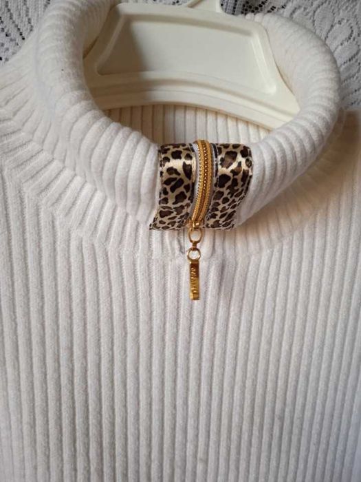 Шикарный свитер отличного качества , р 54-56 , Турция