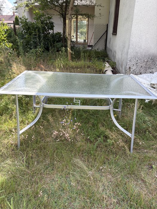 Sprzedam stól ogrodowy z krzeslami