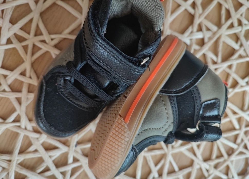 Buty Reserved rozmiar 18/19 M.