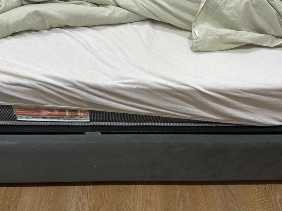 Cama casal com colchão e estrado