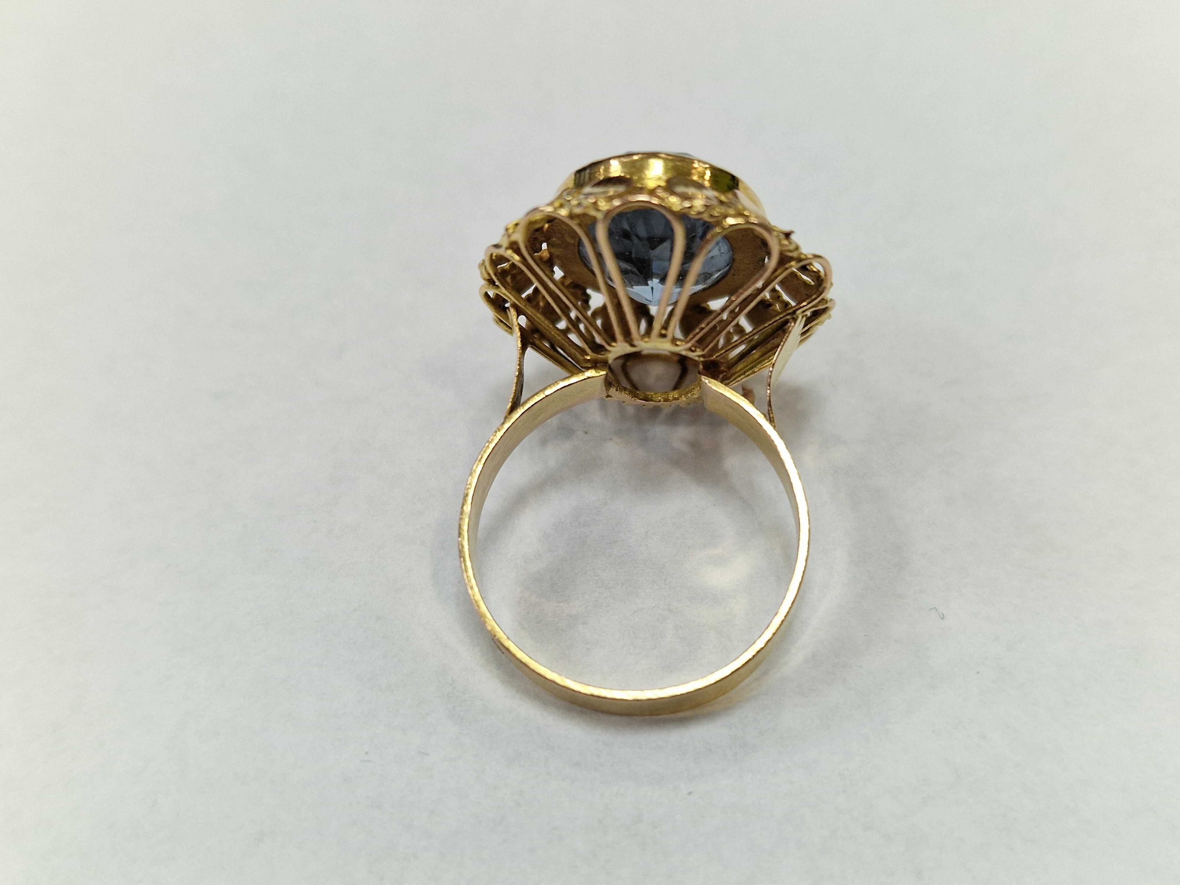 Złoty pierścionek/ ~~ 750/ 6.38 gram/ R15/ Topaz/ praca ręczna