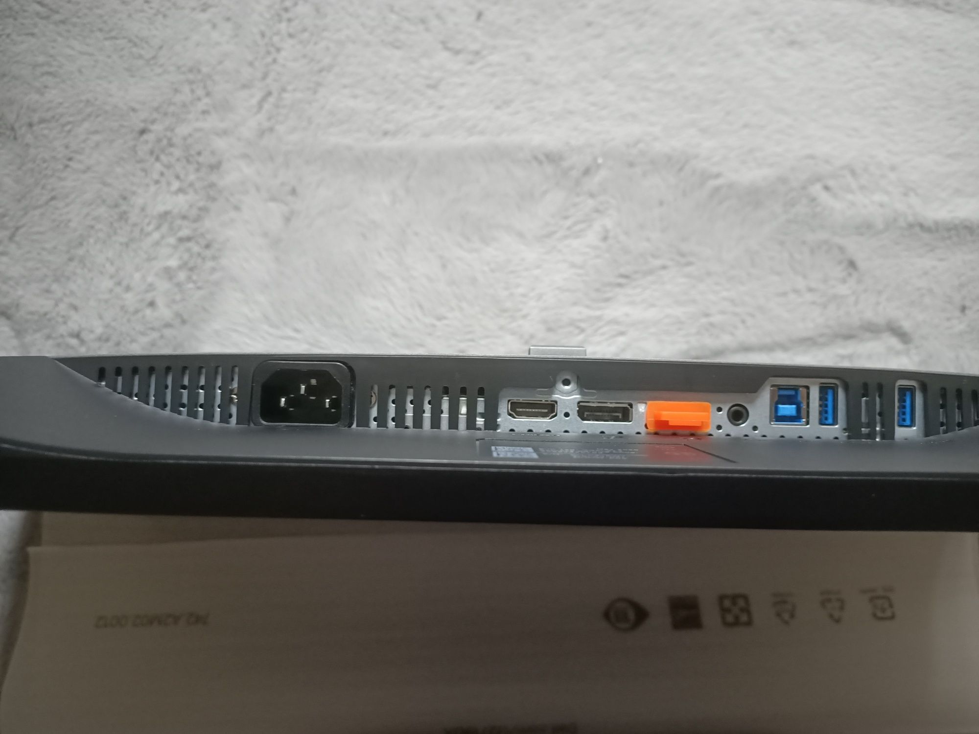 Dell U2719D

Monitor 27"