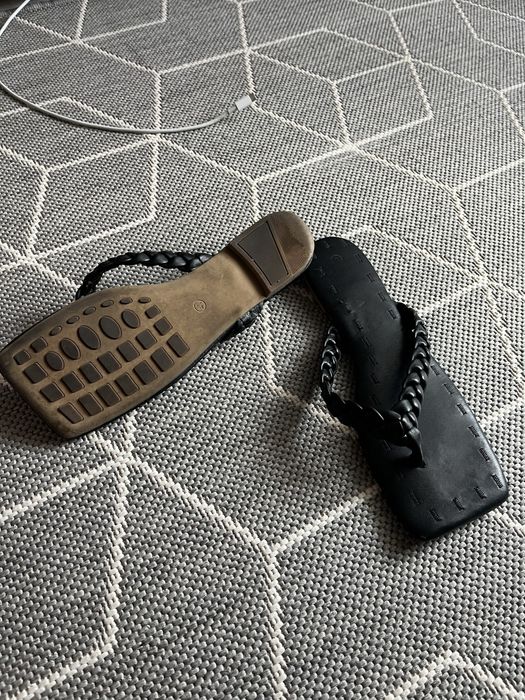 Шльопанці чорні ,еко шкіра.