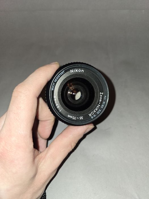 Фотоапарат Nikon FE10 с объективом Nikkor 35-70 MM F/3.5-4.8