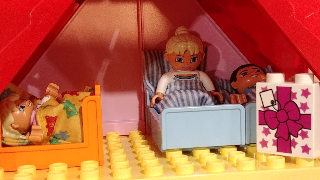 Lego семейный дом