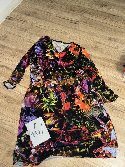 Paka damskich ubrań