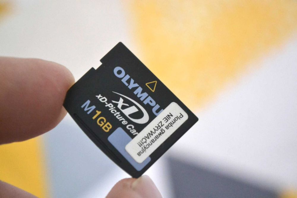 karta XD 1GB OLYMPUS wraz z etui na 6kart xD-Picture Card + serial