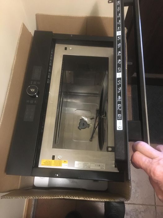 Mikrofala do zabudowy Whirpool 6 zmysł.