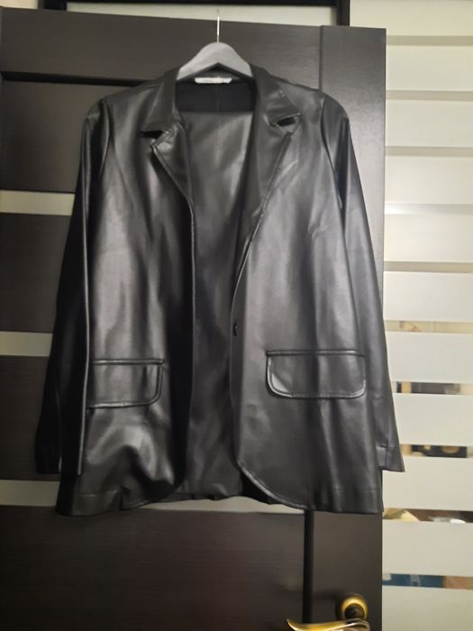 Жіночий брючний костюм