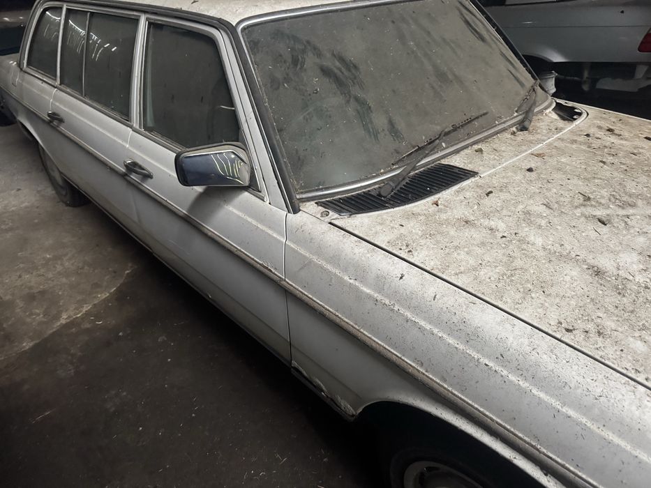 Mercedes w123 Pullman 250 benyna