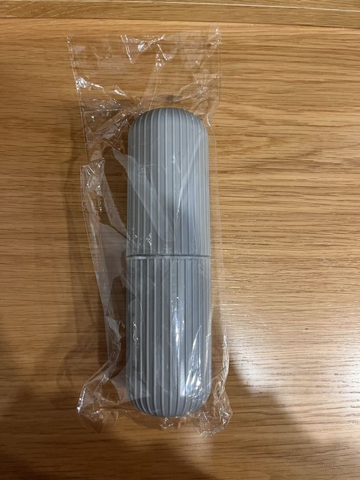 Vendo estojo de viagem para higiene oral novo