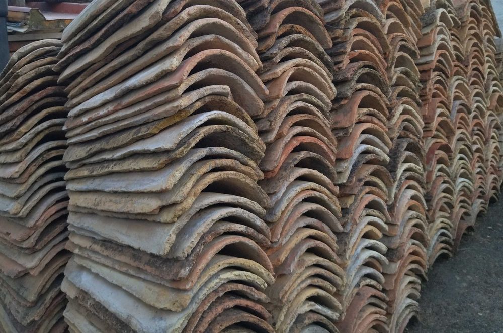 Telhas rústicas de canudo regionais lavadas com máquina de pressão