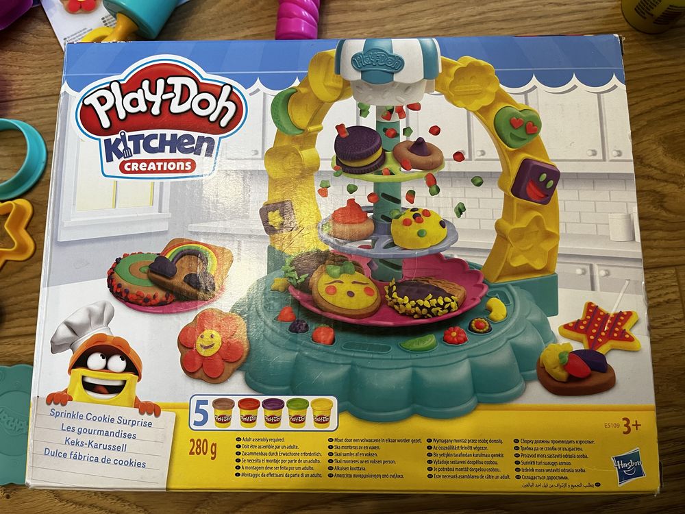 Play-Doh zestaw Posypkowa wieża ciasteczka E5109. Drugi zestaw gratis