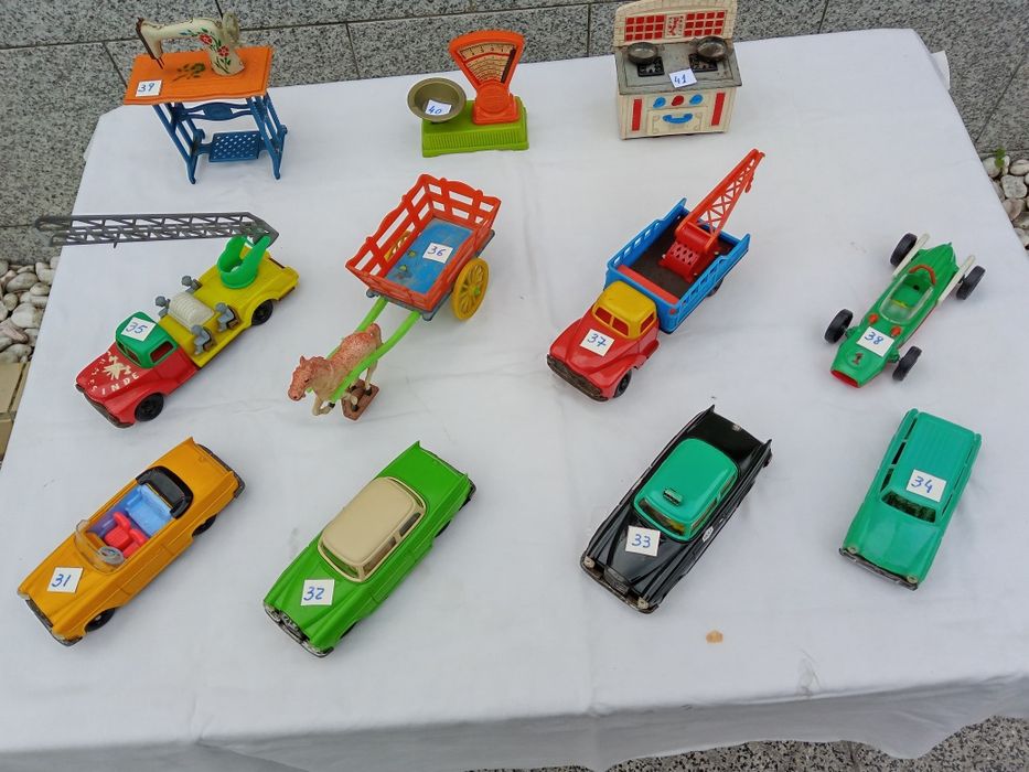 Brinquedos (Jato) plásticos