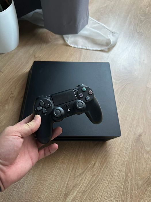Sony PlayStation 4 Pro 1TB + 2 геймпади DualShock 4