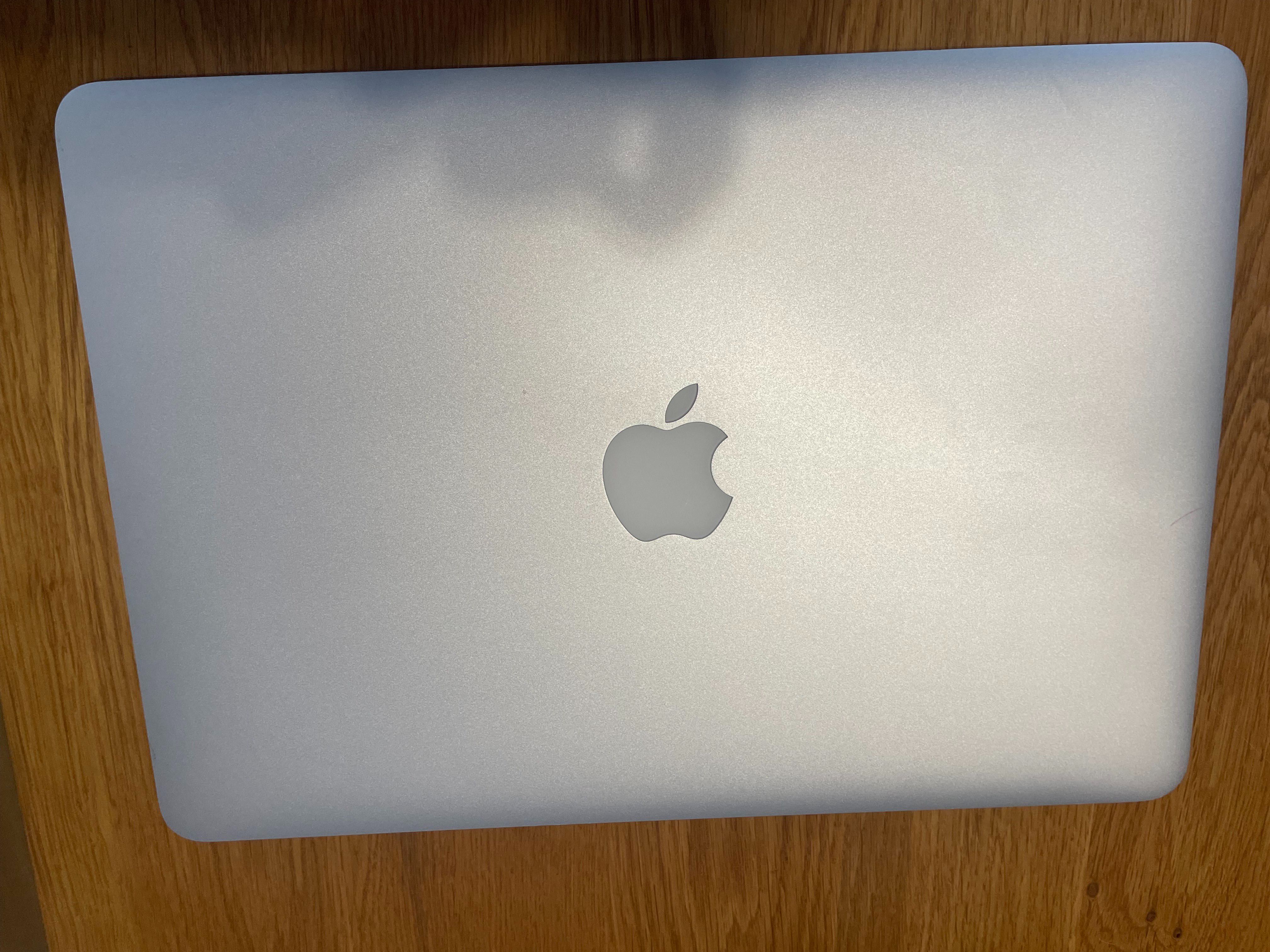 Laptop MacBook Air 13, rok 2015, 128 GB, nowa bateria, stan bdb