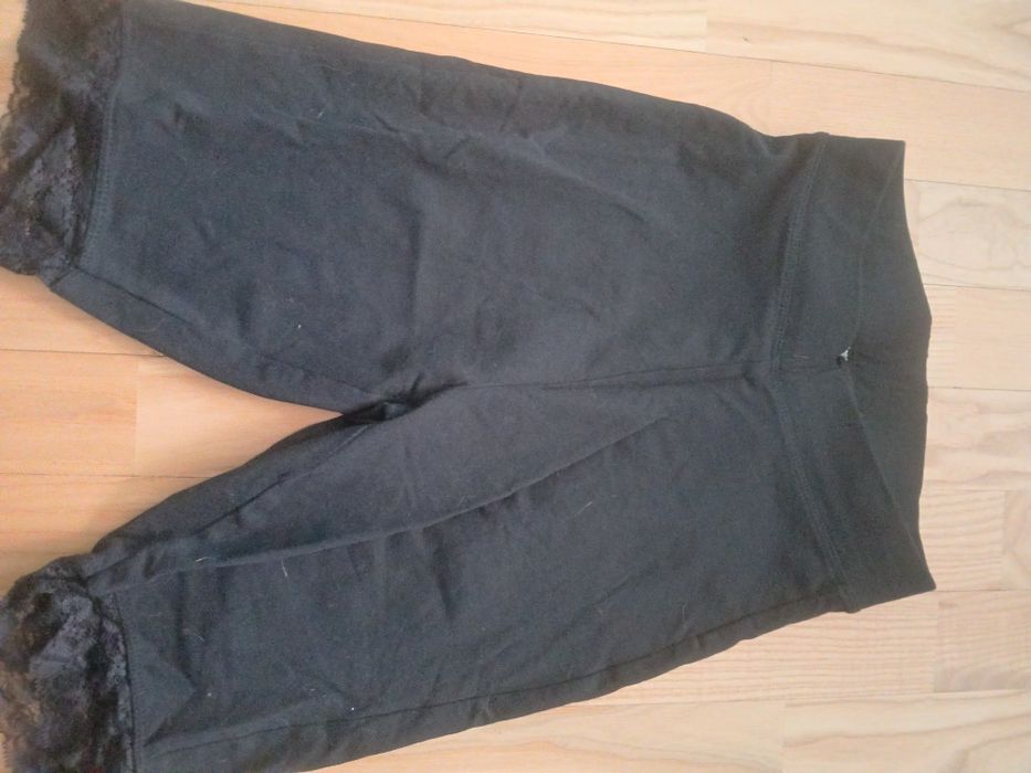 Krótkie spodenki z koronką sinsay xs czarne 34