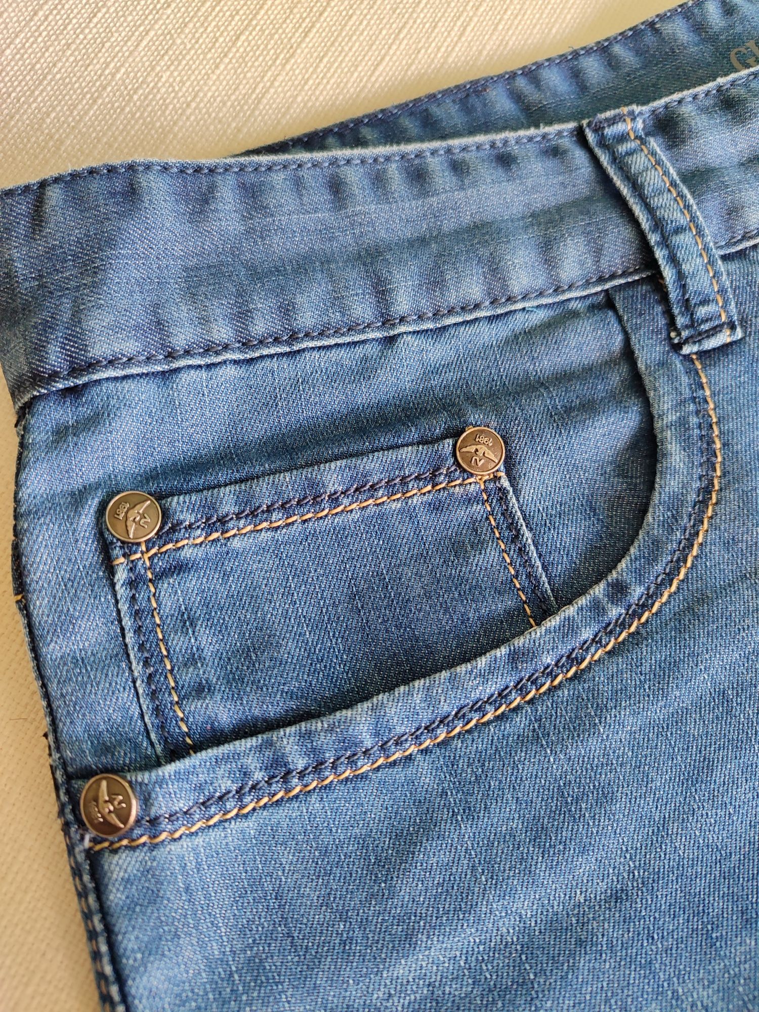 Dżinsy unisex Armani jeans