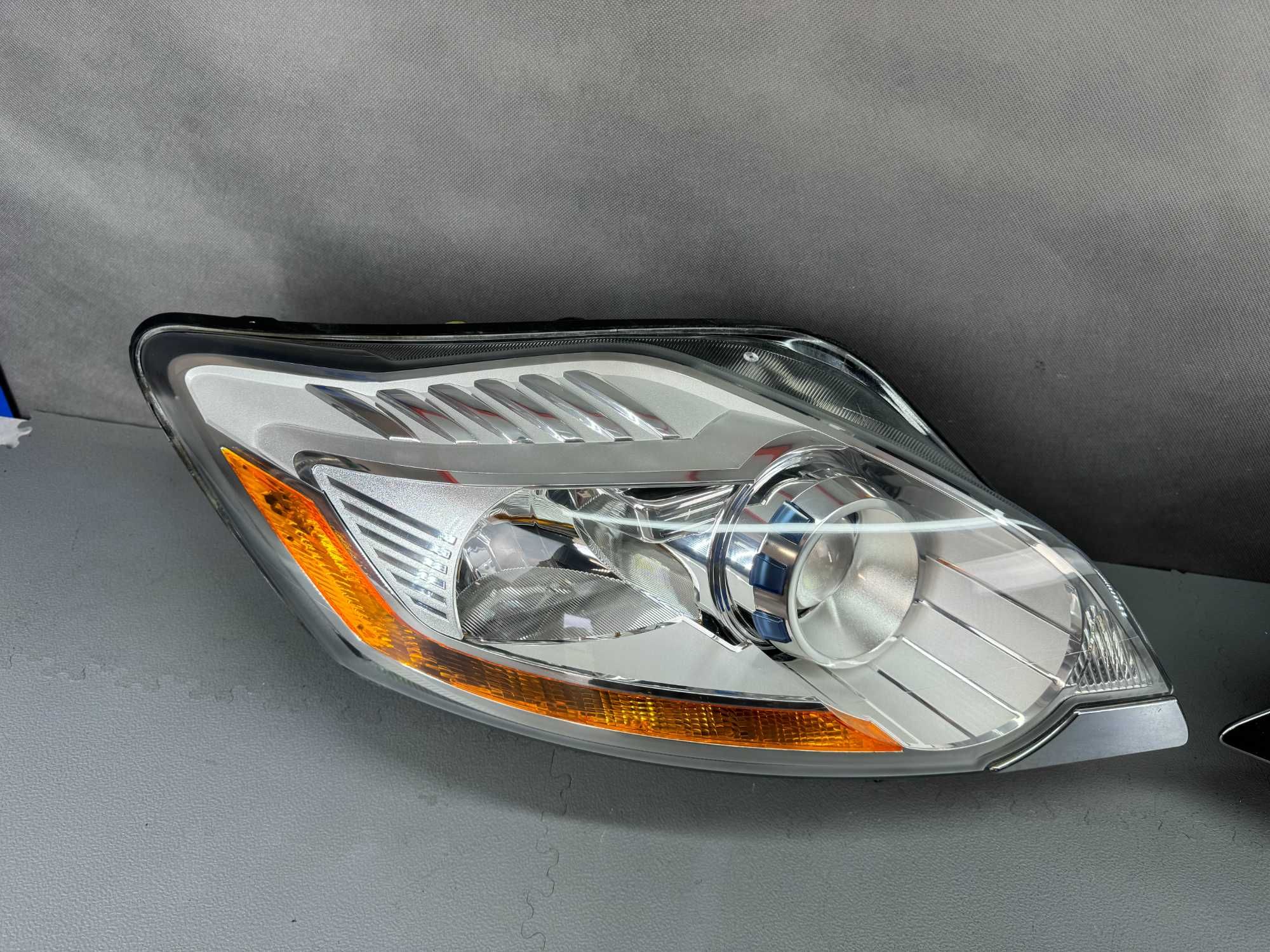 Ford KUGA MK1 08-13r. Lampy Przednie Bi-Xenon Lewa+Prawa Kompletne EU