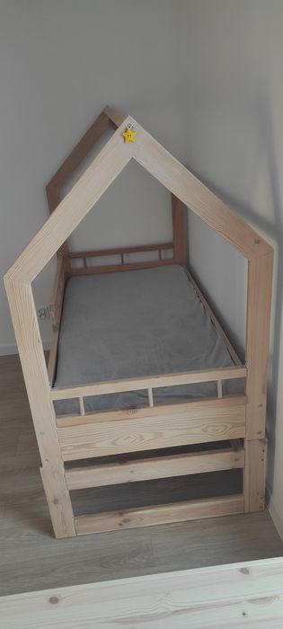 Łózko drewniane domek, materac w cenie, 160x80