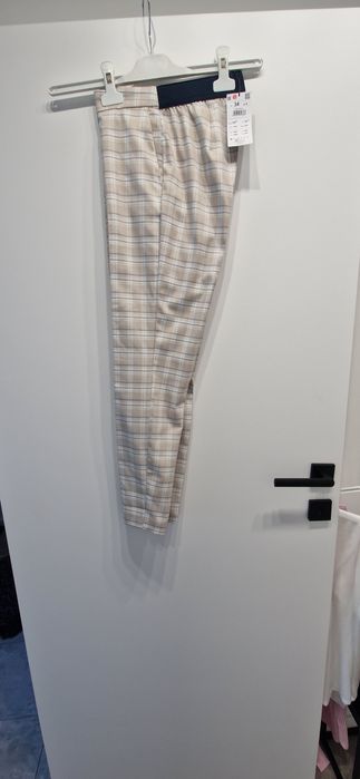 Spodnie damskie firmy Reserved