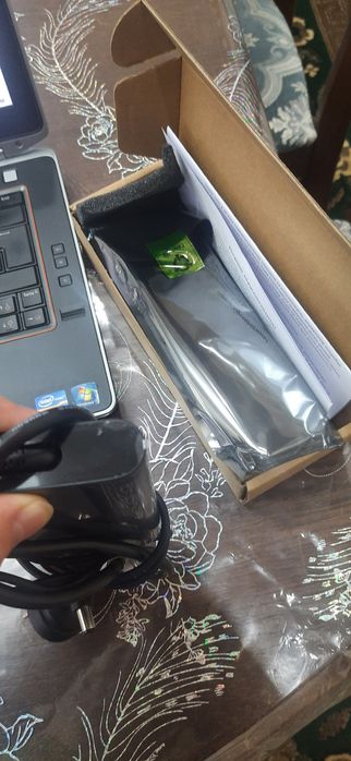 Rezerw,14 дюймовий 4ядерний ноутбук 256gb ssd,8gb озу,металічний,нова