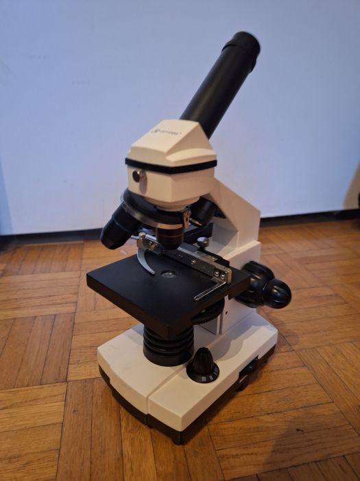 Mikroskop firmy Opticon