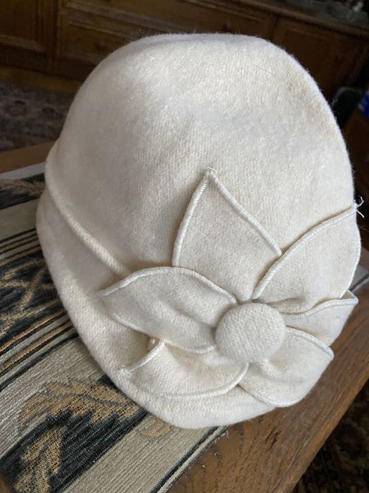 2 Czapki damskie TONAK w stylu retro